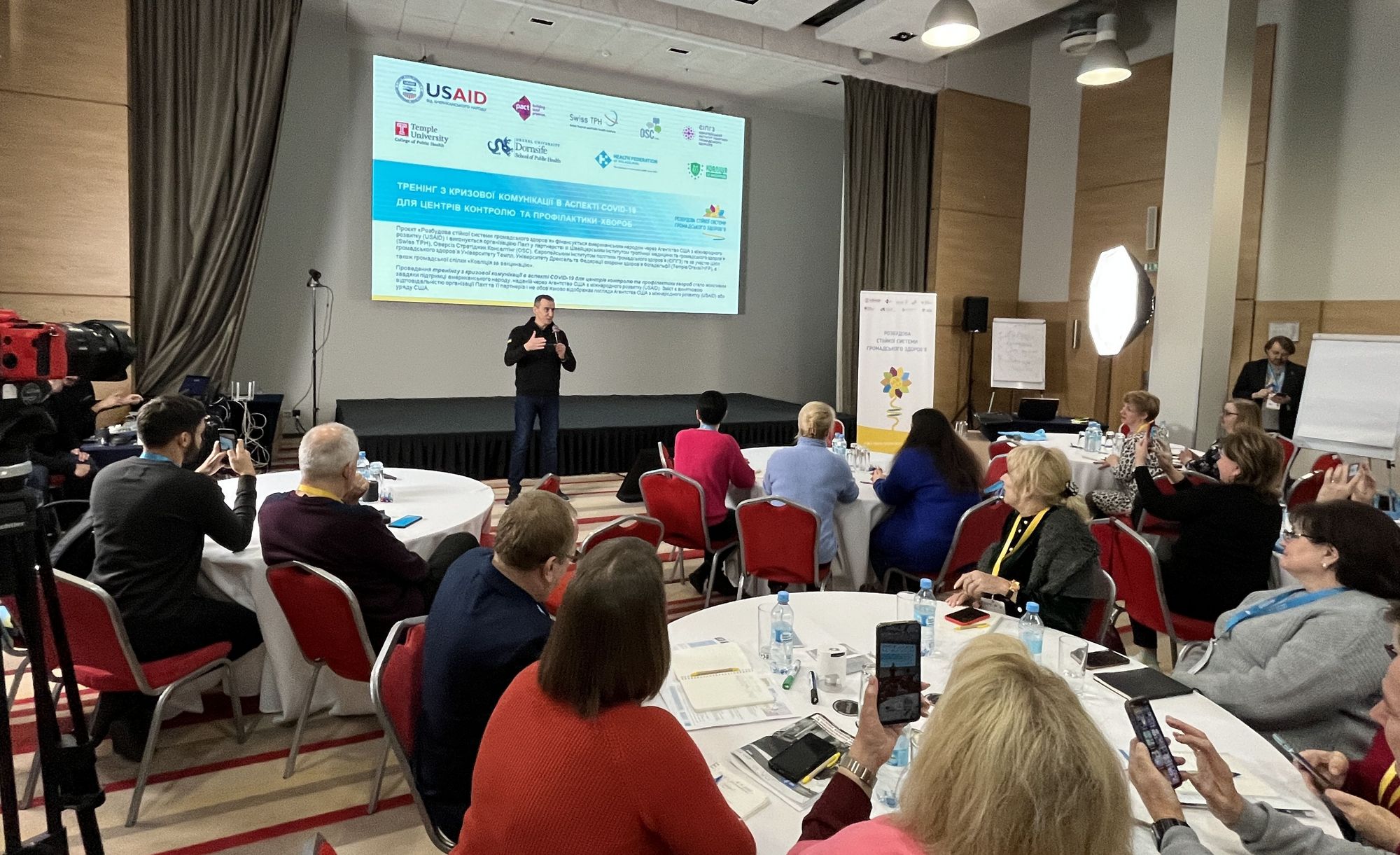 The Minister of Health of Ukraine Viktor Liashko sharing with the participants of the crisis communications training his experience of how he communicates with the media.