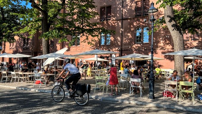 Buvette vor der Kaserne (Photo: © Kanton Basel-Stadt: www.bs.ch/bilddatenbank)