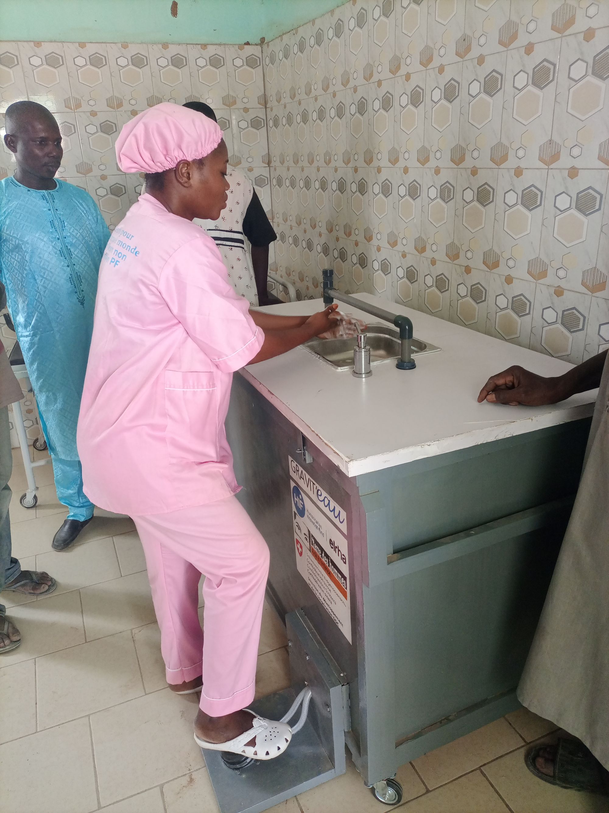 Handwashing station in primary health center in Mali (Photo: hands4health) Handwashing station in primary health center in Mali (Photo: hands4health)