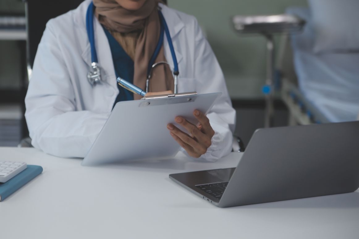 Doctor fills in documents (Photo: AdobeStock/Swiss TPH)