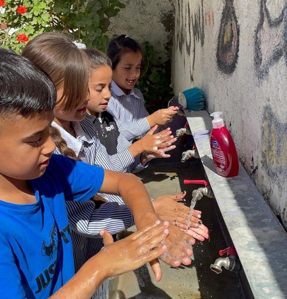 hands4health project in Palestine (photo: CESVI) Children washing hands; hands4health project in Palestine (photo: CESVI)