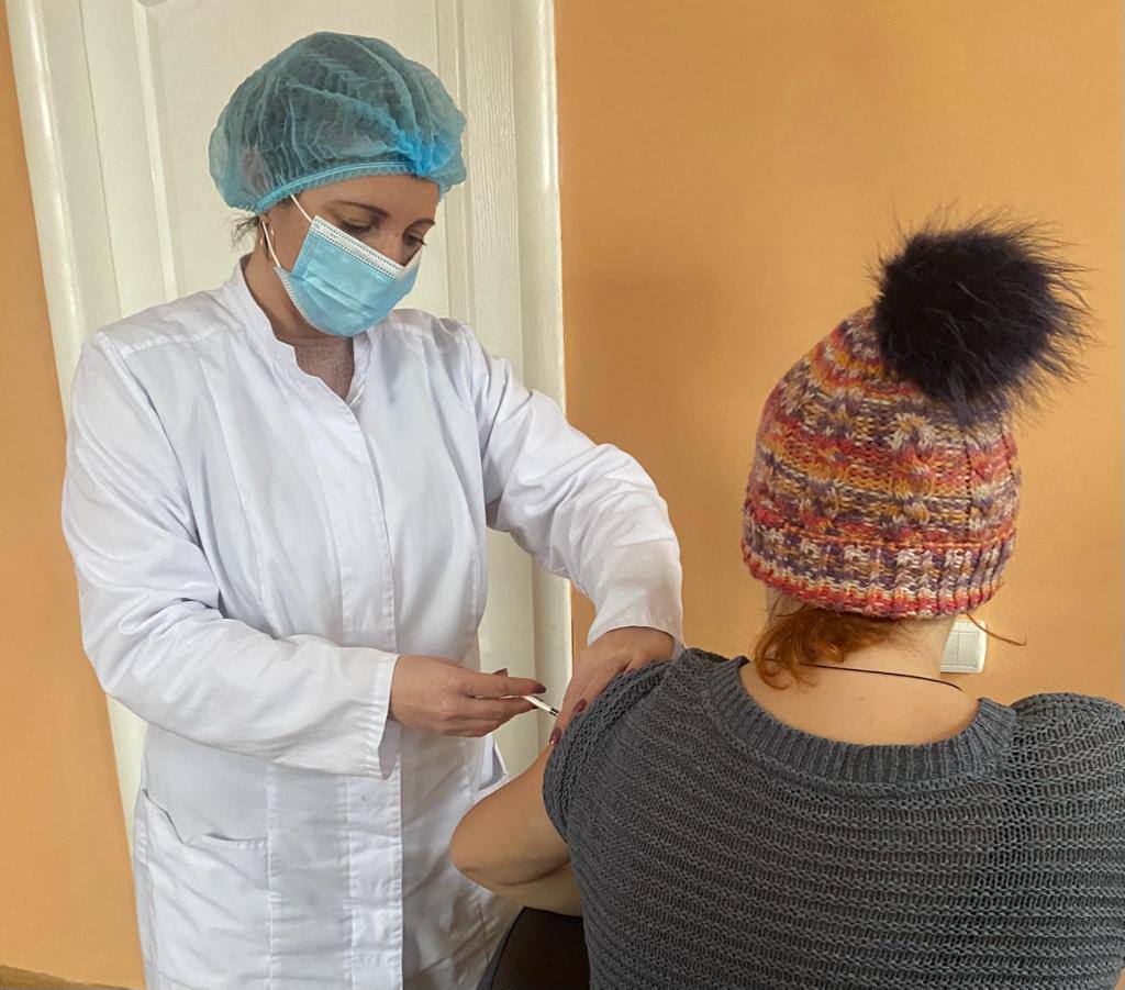 With the support of the PHS R&R project, mobile vaccination teams are continuing to operate and reach vulnerable populations because one of the problems is getting safely to vaccination sites. Photo by Iryna B.