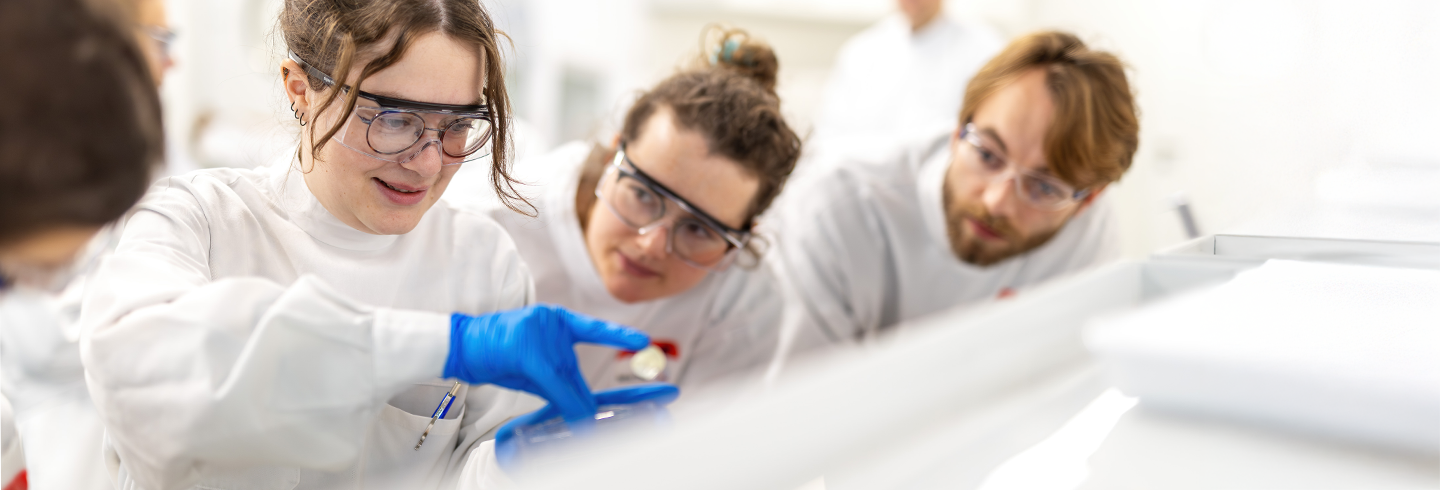 working in one of the laboratories at Swiss TPH (Photo: Swiss TPH)