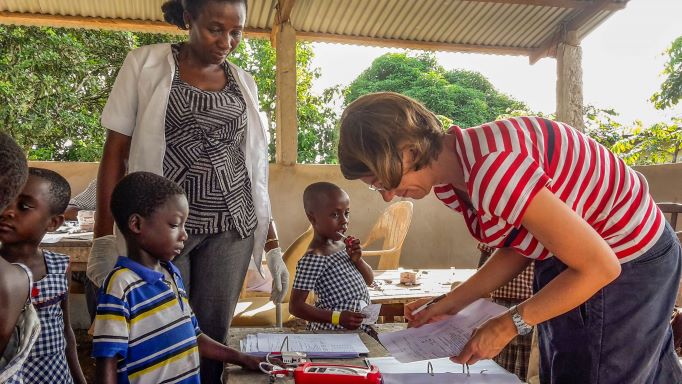 Jennifer Keiser in Côte d'Ivoire (Photo: Swiss TPH)
