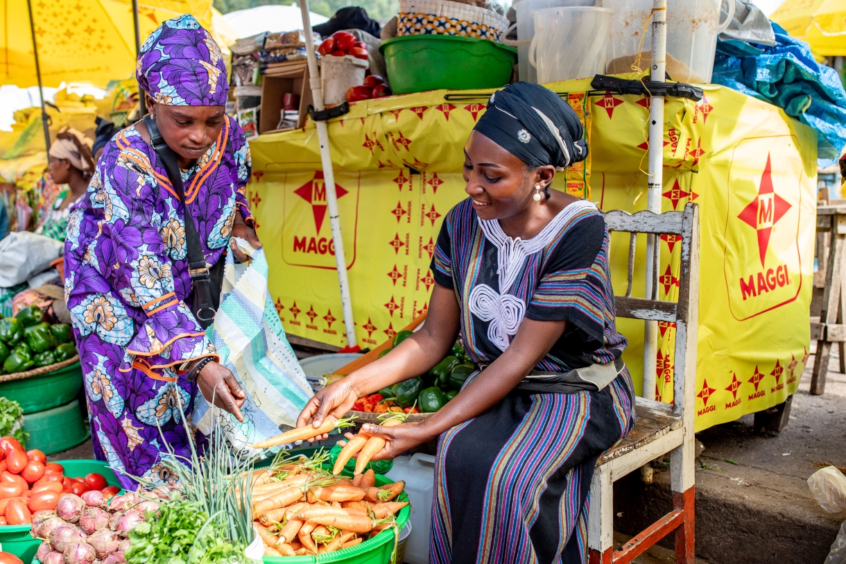 Farmers selling their products at the Rubavu market (Photo: Alice Kayibanda/Swiss TPH/Fairpicture)
