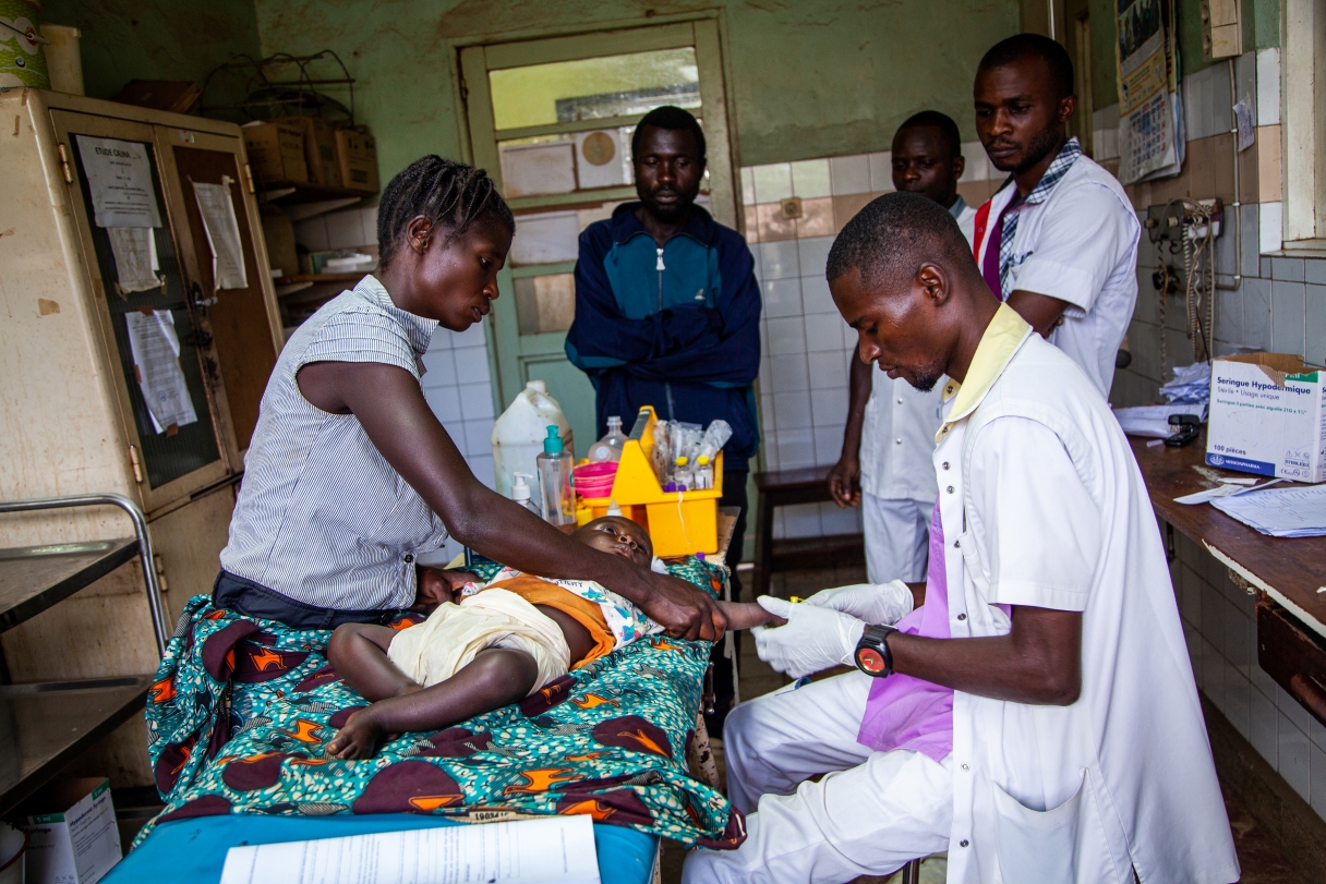 Blood sampling in an infant (Photo: Fairpicture/Swiss TPH)