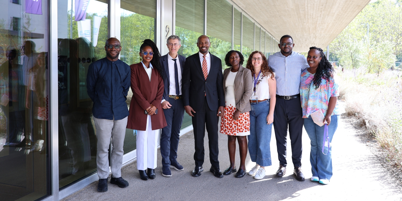 Sabin Nsanzimana with Swiss TPH staff and students (Photo: Swiss TPH)