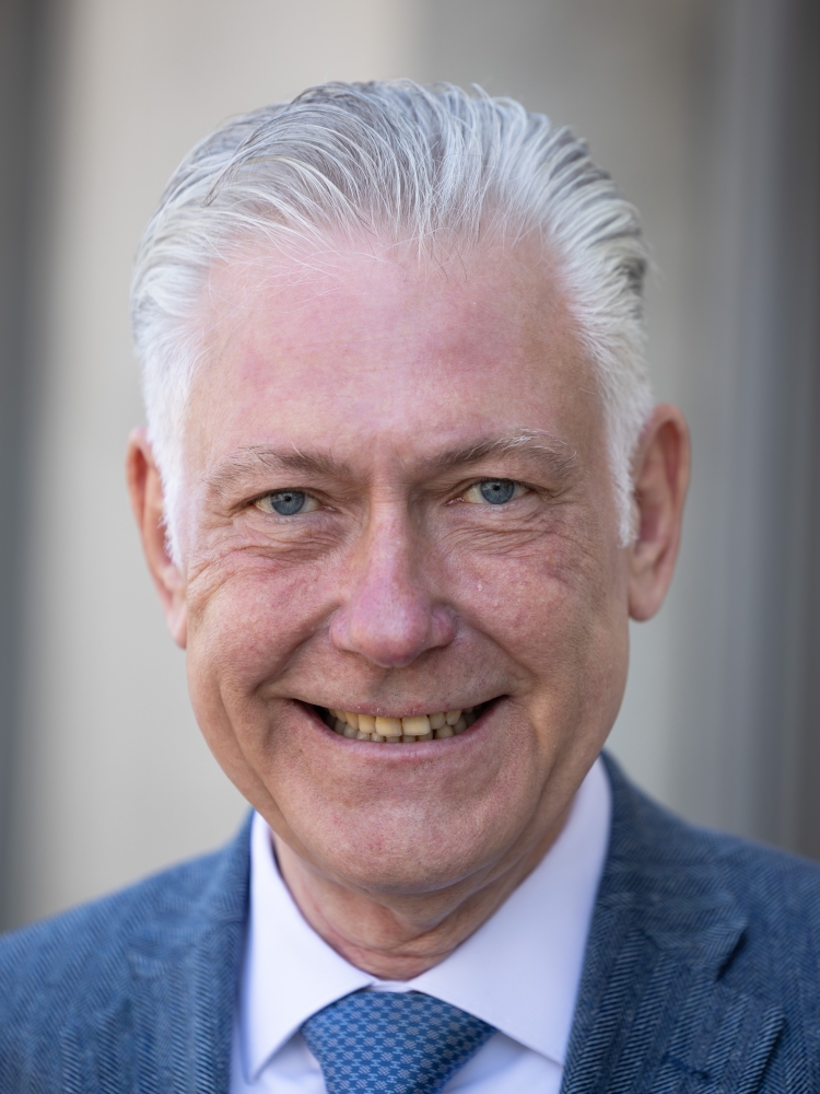 Dr. Lutz Hegemann Dr. Lutz Hegemann